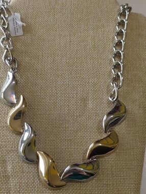 Vault Necklace